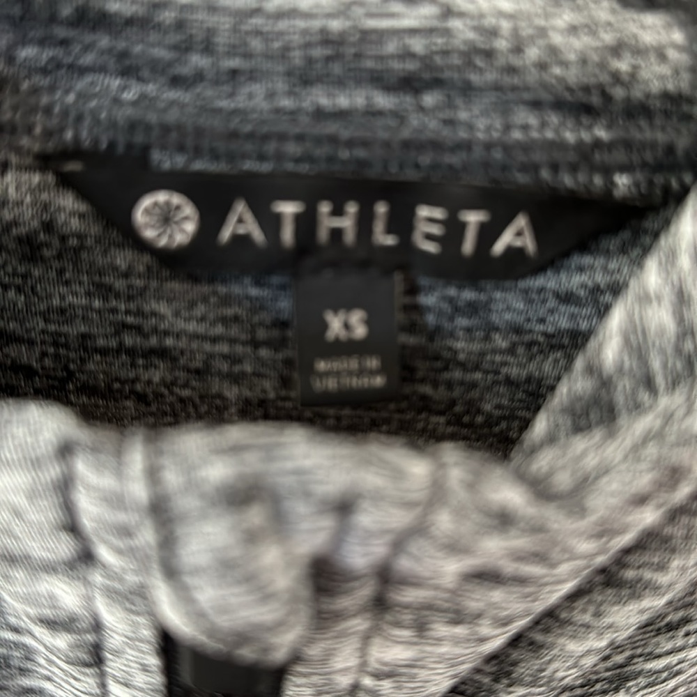 Athleta woman gray XS hooded spf top - Picture 4 of 4